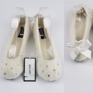 NINE WEST BLING AND BOW Size 7-8 Slippers